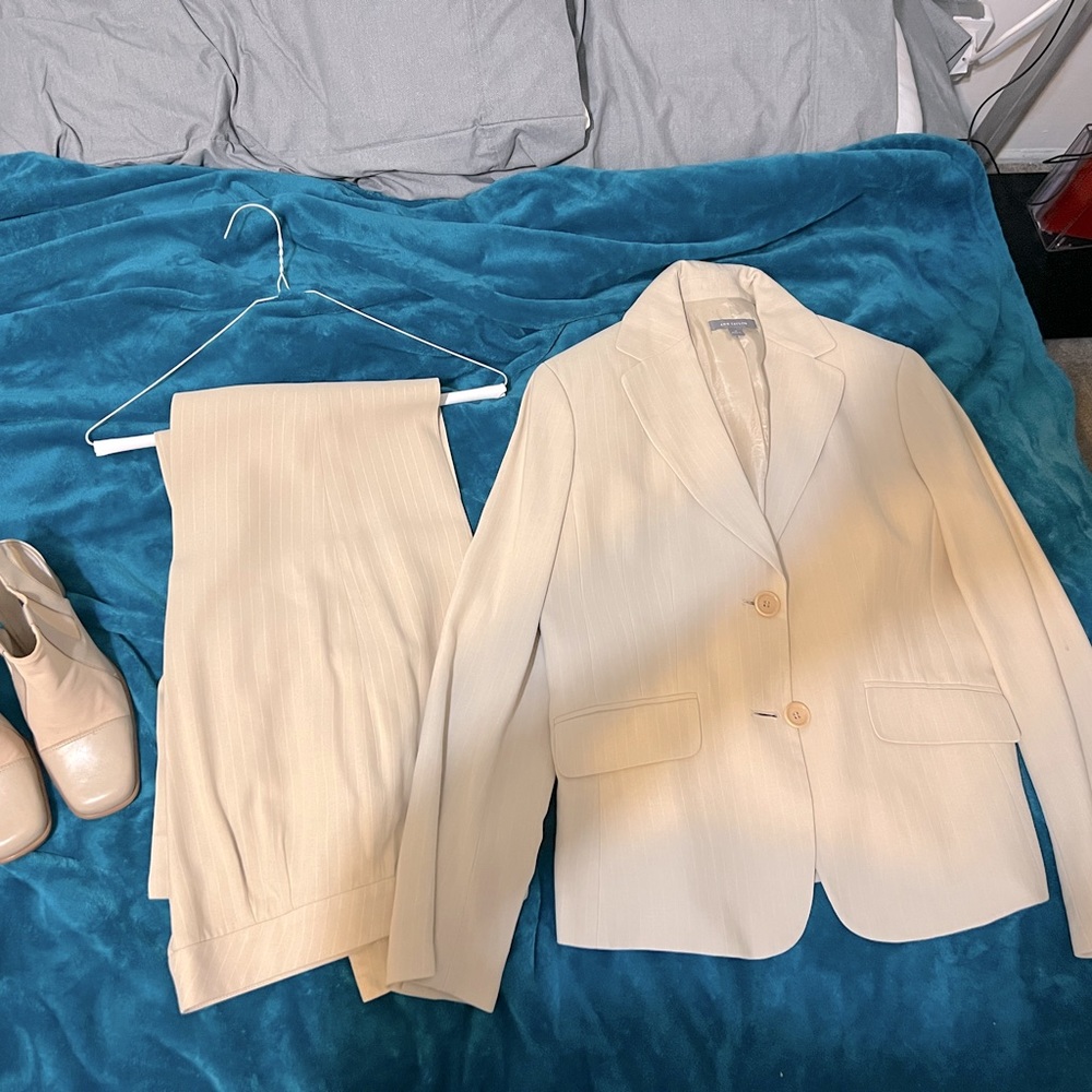 Ann Taylor Pant suit - listing price includes entire set